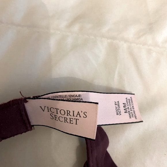 Adorable Victoria’s Secret halter mesh and lace detail bra size M - Picture 2 of 3